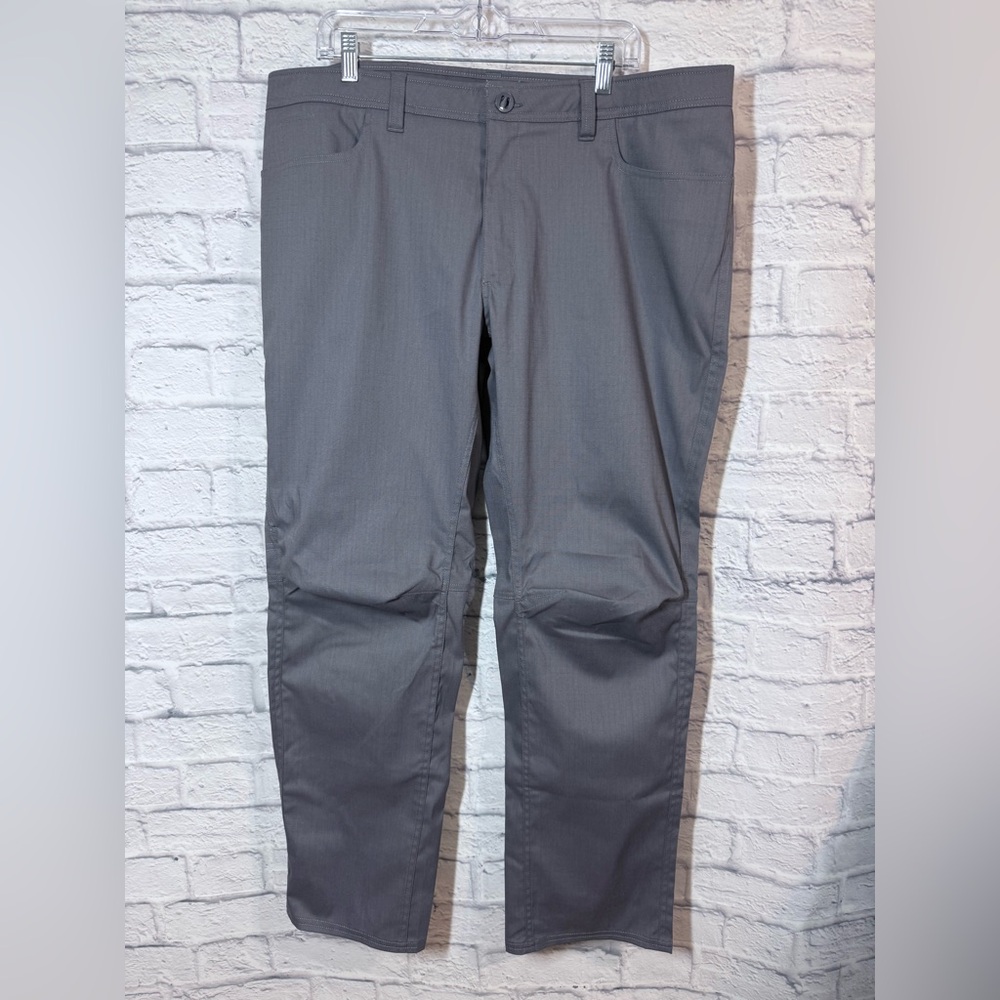 Men's Under Armour Gray Pants, NWT, 40x32